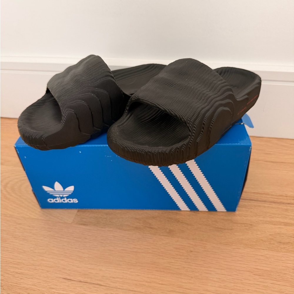 Adidas Adilette 22 in Black and White